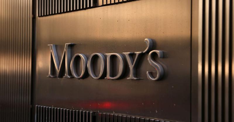 Moody's has cut credit ratings of several small to mid-sized US banks on Monday