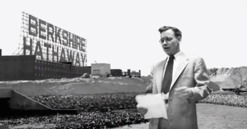 This is Warren Buffett's last full week as the CEO of Berkshire Hathaway